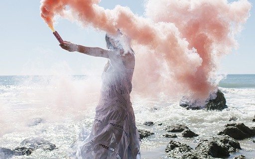 ensaio com fumaca colorida