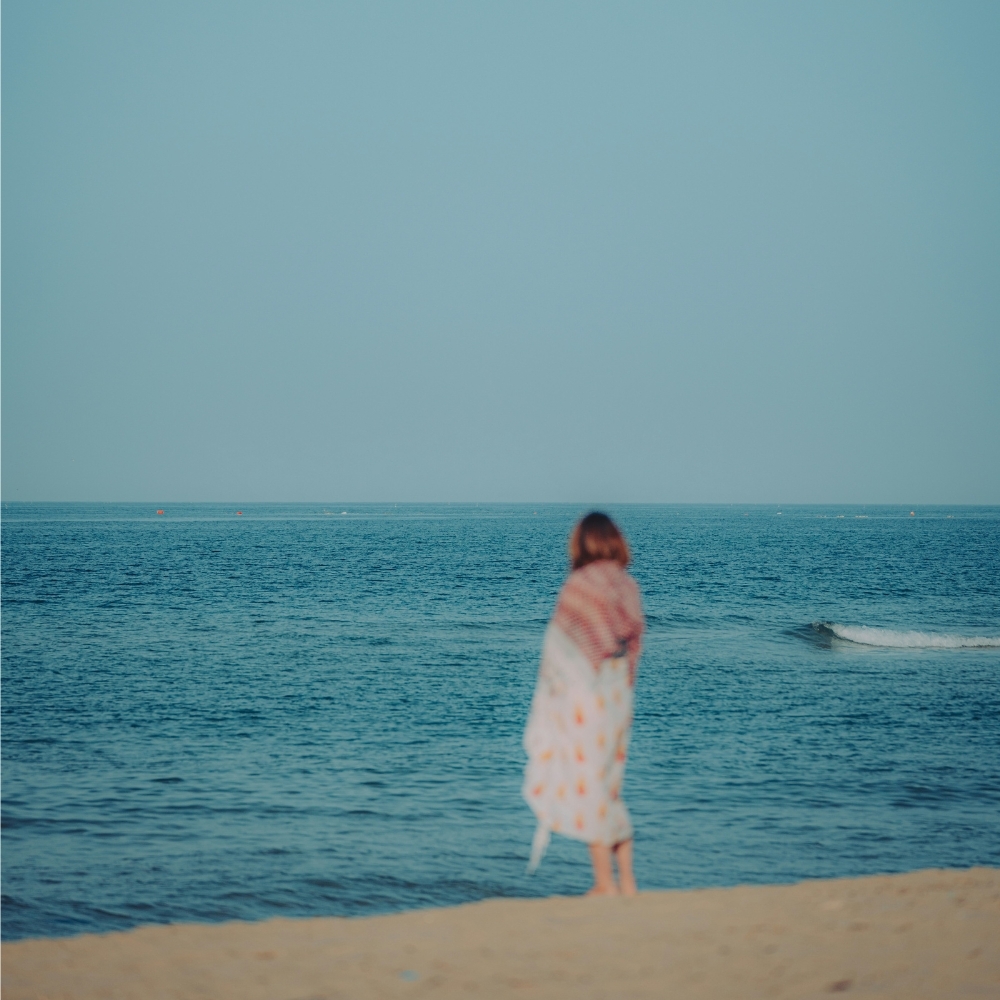 5 ideias de títulos:
1. Ensaio Fotográfico na Praia: Guia Completo para Fotos Inesquecíveis
2. A Magia da Golden Hour: O Segredo para um Ensaio Fotográfico Perfeito na Praia
3. Estilo e Composição: Como Criar um Ensaio Fotográfico Incrível na Praia
4. Quanto Custa um Ensaio Fotográfico na Praia? Valores e Dicas de Investimento
5. Locais Icônicos para Ensaio Fotográfico na Praia: De Florianópolis ao Rio de Janeiro