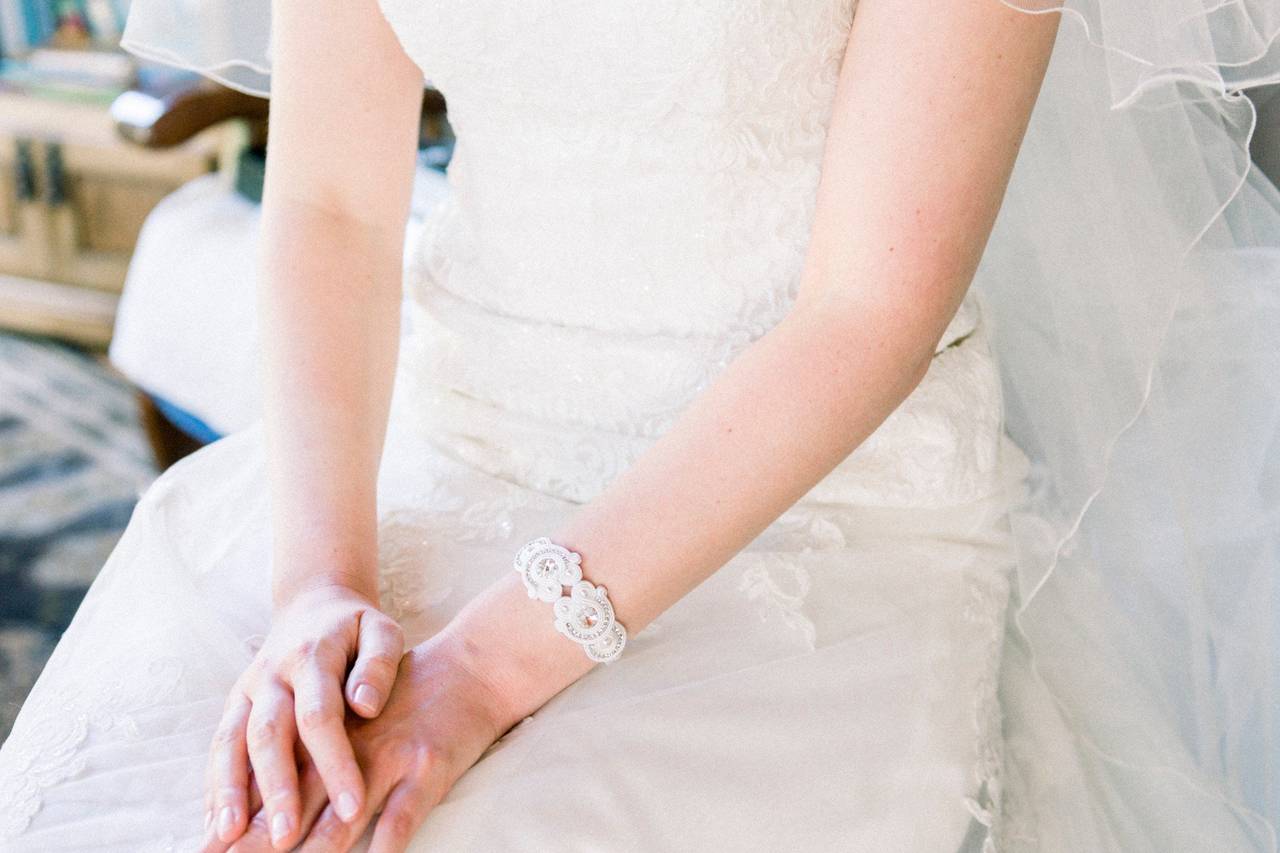 melhores vestidos de noiva dourados para cada estilo de casamento