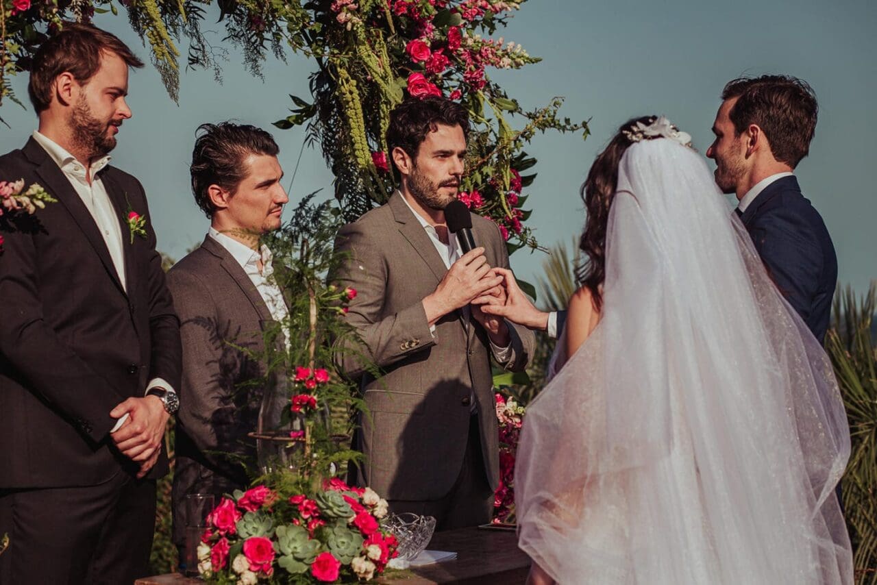 Perguntas Essenciais para Fazer ao Celebrante do Seu Casamento Antes de Contratar