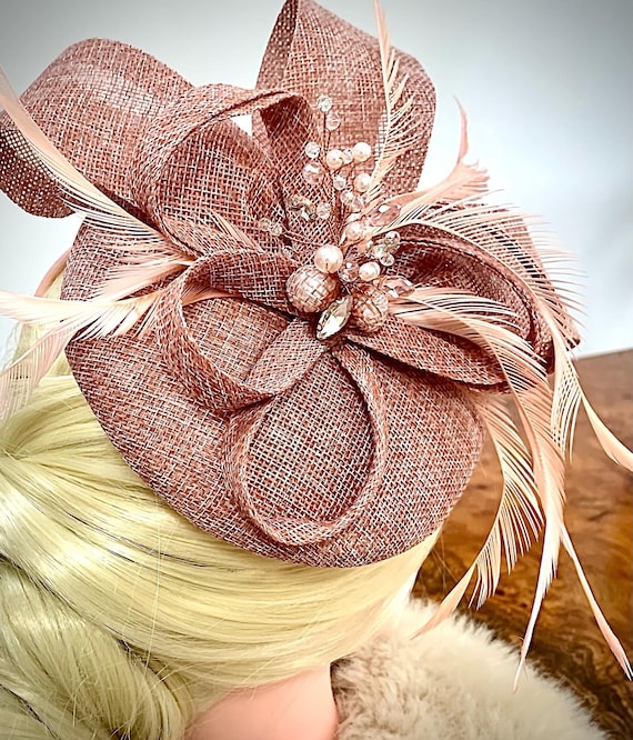 Etiqueta do Fascinator: Regras Essenciais para Usar o Acessório com Elegância