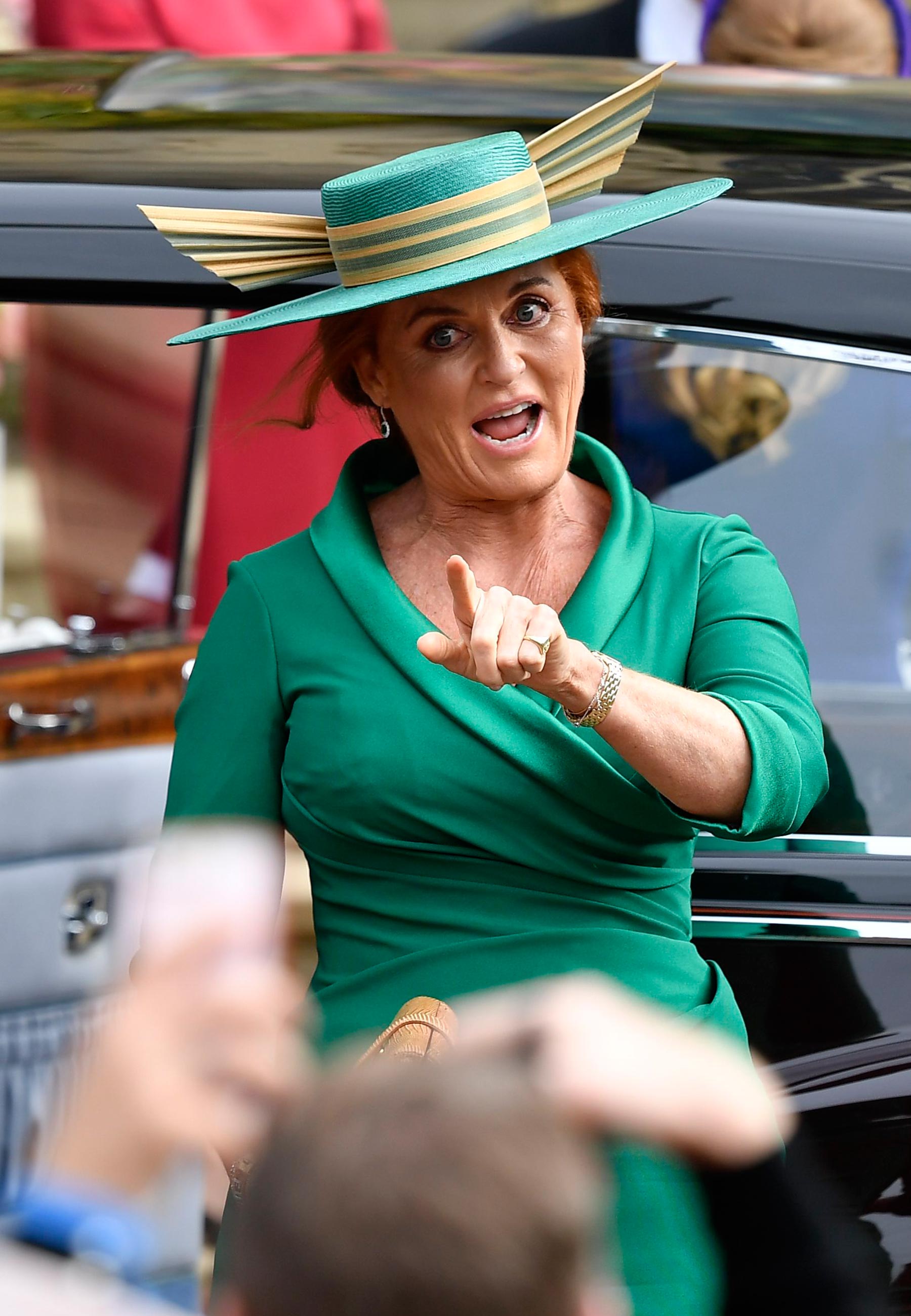 Guia Completo: Como Escolher o Fascinator Perfeito para Cada Tipo de Casamento