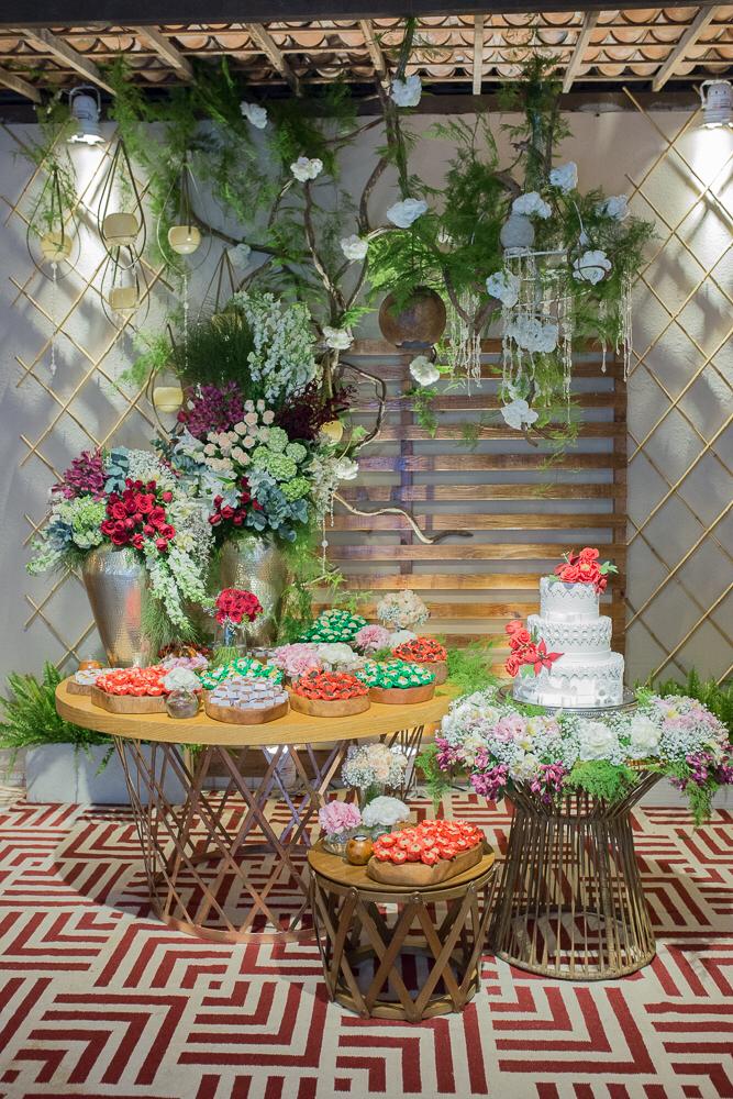 festa de 80anos mulher decoracao flores