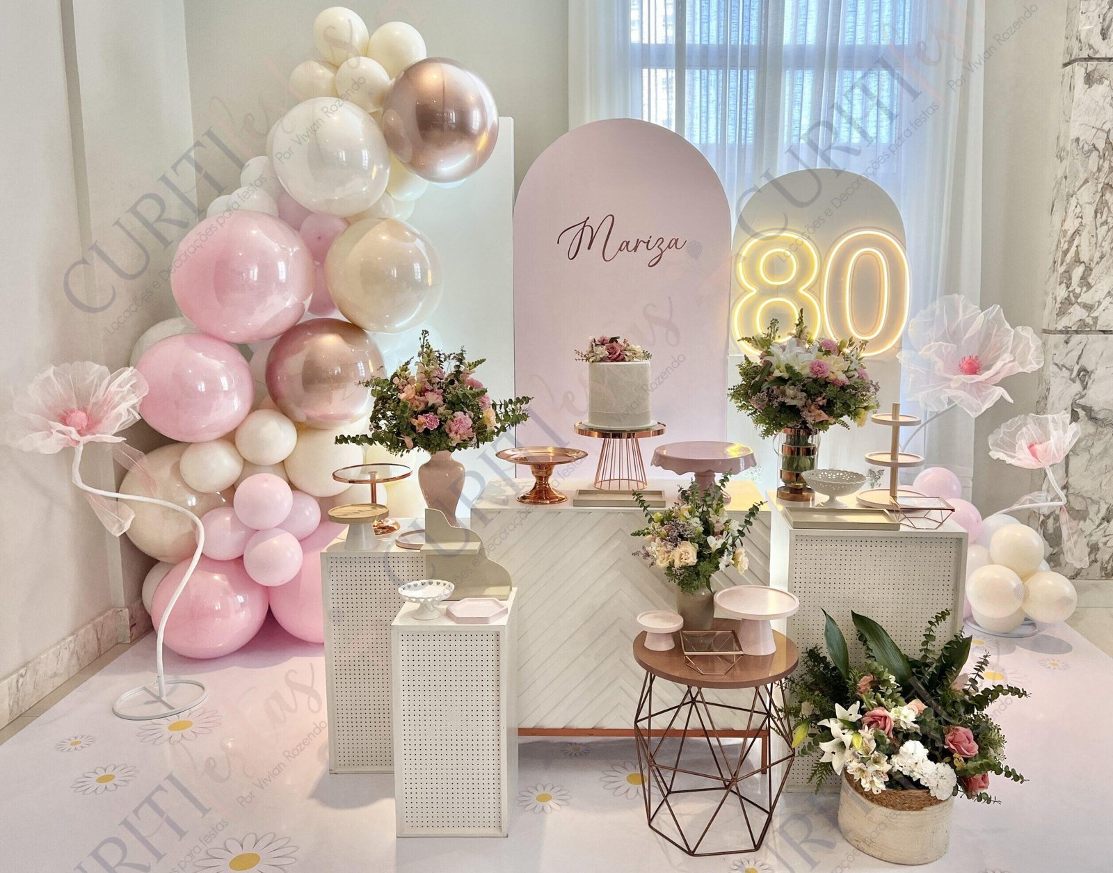 festa de 80anos mulher decoracao flores