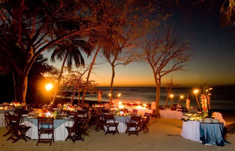 5 ideias de títulos: 1. Como Organizar um Casamento Luau Inesquecível: Guia Completo. 2. Decoração de Casamento Luau: Toques Tropicais para sua Festa. 3. Cardápio de Casamento Luau: Sabores Havaianos e Tropicais. 4. Dress Code Perfeito para um Casamento Luau na Praia. 5. Destination Wedding Luau: Celebre o Amor em Grande Estilo.