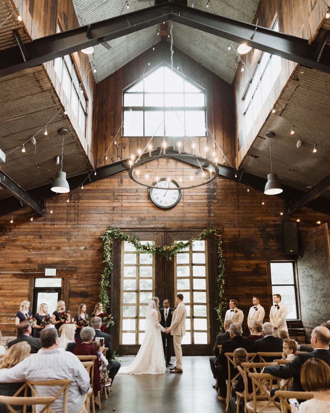 Entrada Triunfal: Ideias Criativas para Noivos em Casamentos Country