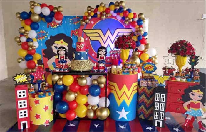 Cardápio e Doces Temáticos para a Festa da Mulher Maravilha Perfeita