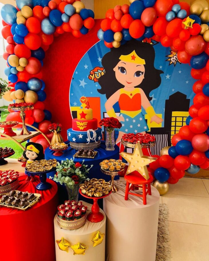 Cardápio e Doces Temáticos para a Festa da Mulher Maravilha Perfeita