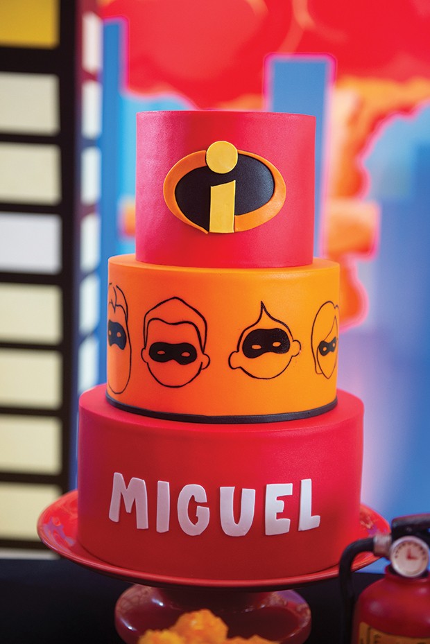 como fazer decoração de balões para festa os incríveis