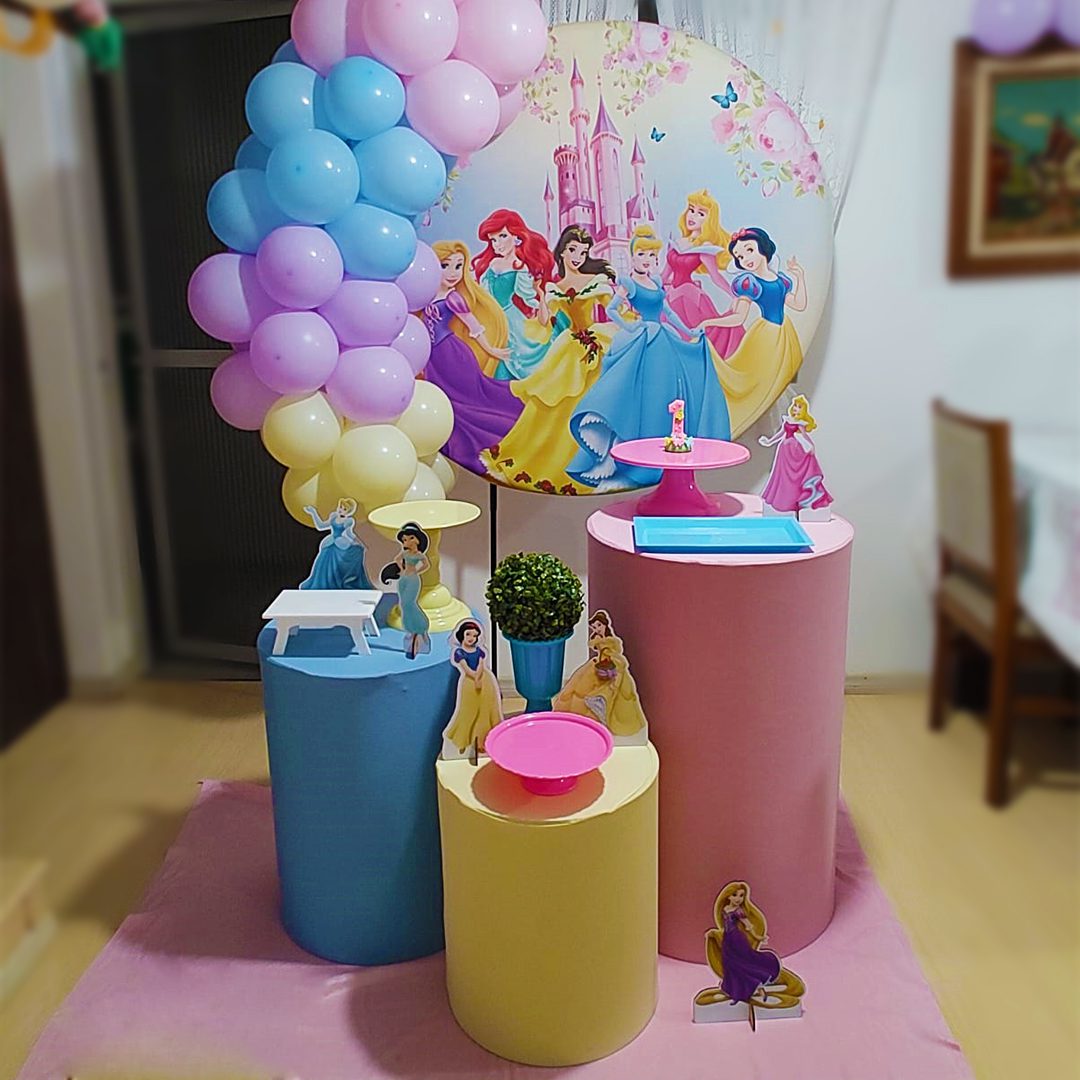 Princesas Modernas vs. Realeza Tradicional: Qual Tema Escolher para a Festa?