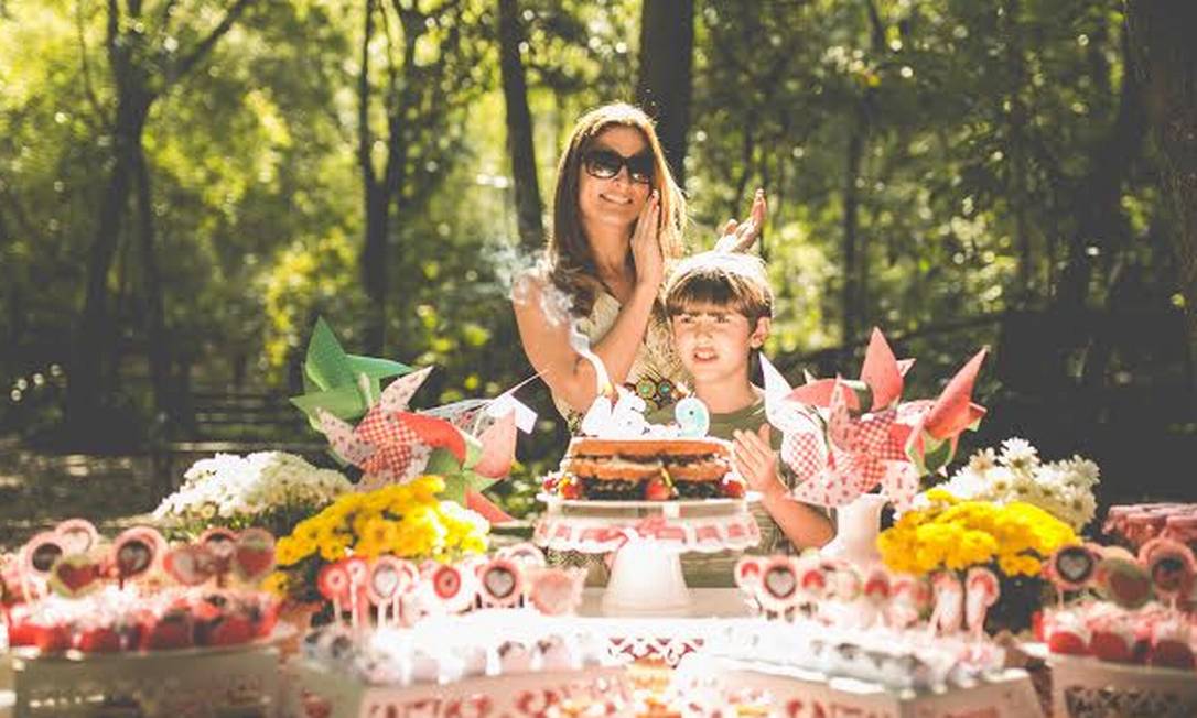 5 ideias de títulos:
1. Tendências de Festas Infantis em SP para 2026: O que está em alta?
2. Buffets e Espaços Incríveis para Festas Infantis em São Paulo
3. Decoração de Festa Infantil 2026: Personagens e Temas que Vão Dominar
4. Bolos e Doces Personalizados: Encomende o Melhor para sua Festa em SP
5. Animação e Recreação: Como Tornar a Festa Infantil Inesquecível