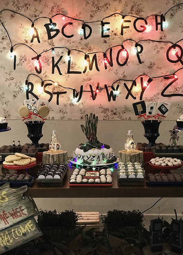 festa infantil stranger things anos 80
