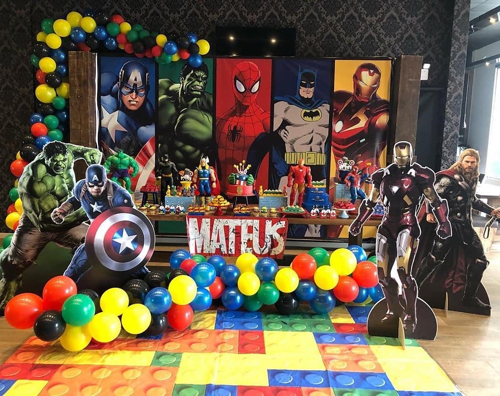 como fazer decoração de festa super heroínas com balões