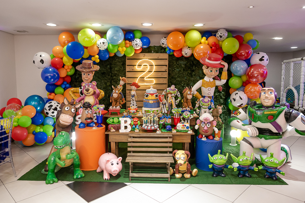 Como Escolher a Paleta de Cores Perfeita para sua Festa Toy Story