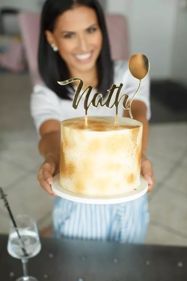 Materiais de topo de bolo: Biscuit vs. Acrílico vs. MDF