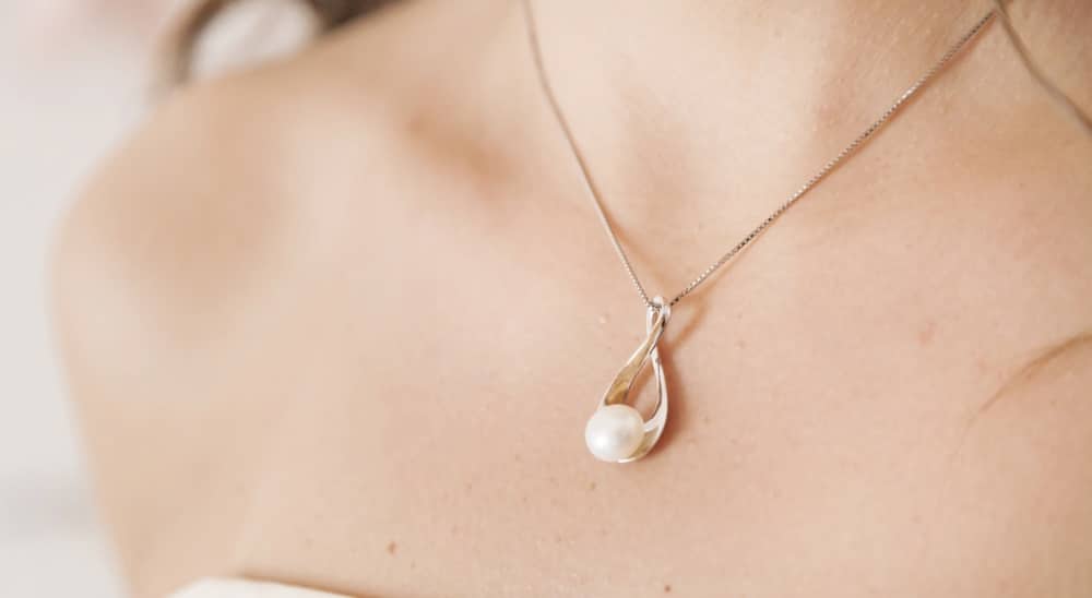 5 ideias de títulos:
1. Gargantilhas de Noiva: Tendências 2026 e Como Escolher a Perfeita
2. Minimalismo vs. Maximalismo: A Escolha da Gargantilha Ideal para Seu Casamento
3. Guia Completo: Combinando Gargantilhas com Decotes de Vestidos de Noiva
4. Pérolas