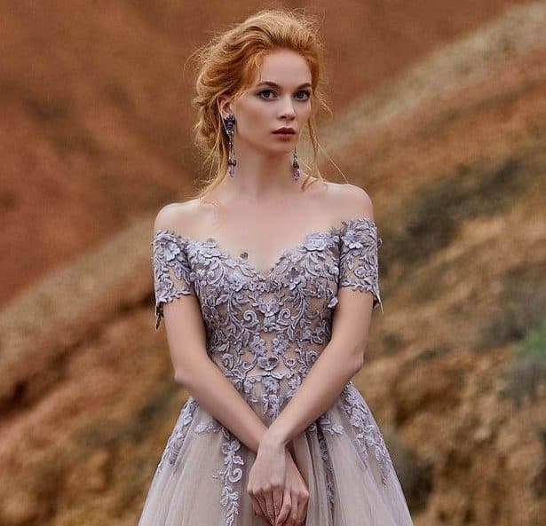 5 ideias de títulos:
1. Gargantilhas de Noiva: Tendências 2026 e Como Escolher a Perfeita
2. Minimalismo vs. Maximalismo: A Escolha da Gargantilha Ideal para Seu Casamento
3. Guia Completo: Combinando Gargantilhas com Decotes de Vestidos de Noiva
4. Pérolas