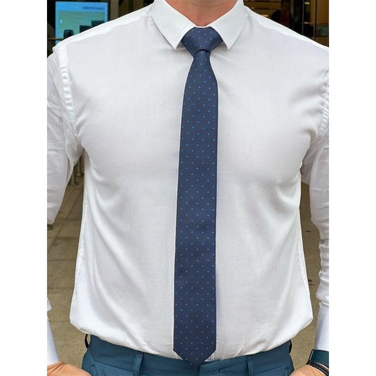 Gravata de Seda vs. Poliéster: Qual a Melhor Escolha para Sua Gravata Slim?