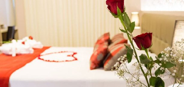 5 ideias de títulos:
1. Noite de Núpcias Inesquecível: Os Melhores Hotéis do Brasil
2. Pacotes de Lua de Mel: Luxo