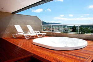 5 ideias de títulos:
1. Noite de Núpcias Inesquecível: Os Melhores Hotéis do Brasil
2. Pacotes de Lua de Mel: Luxo