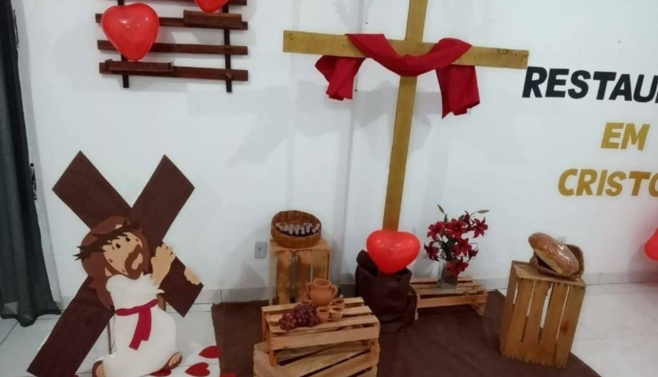 decoração de igreja evangélica com tecido