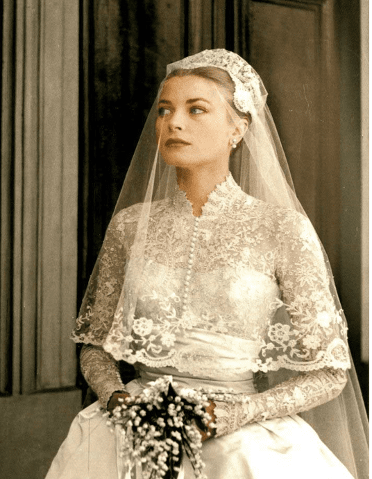 como combinar acessórios com vestido de noiva dourado