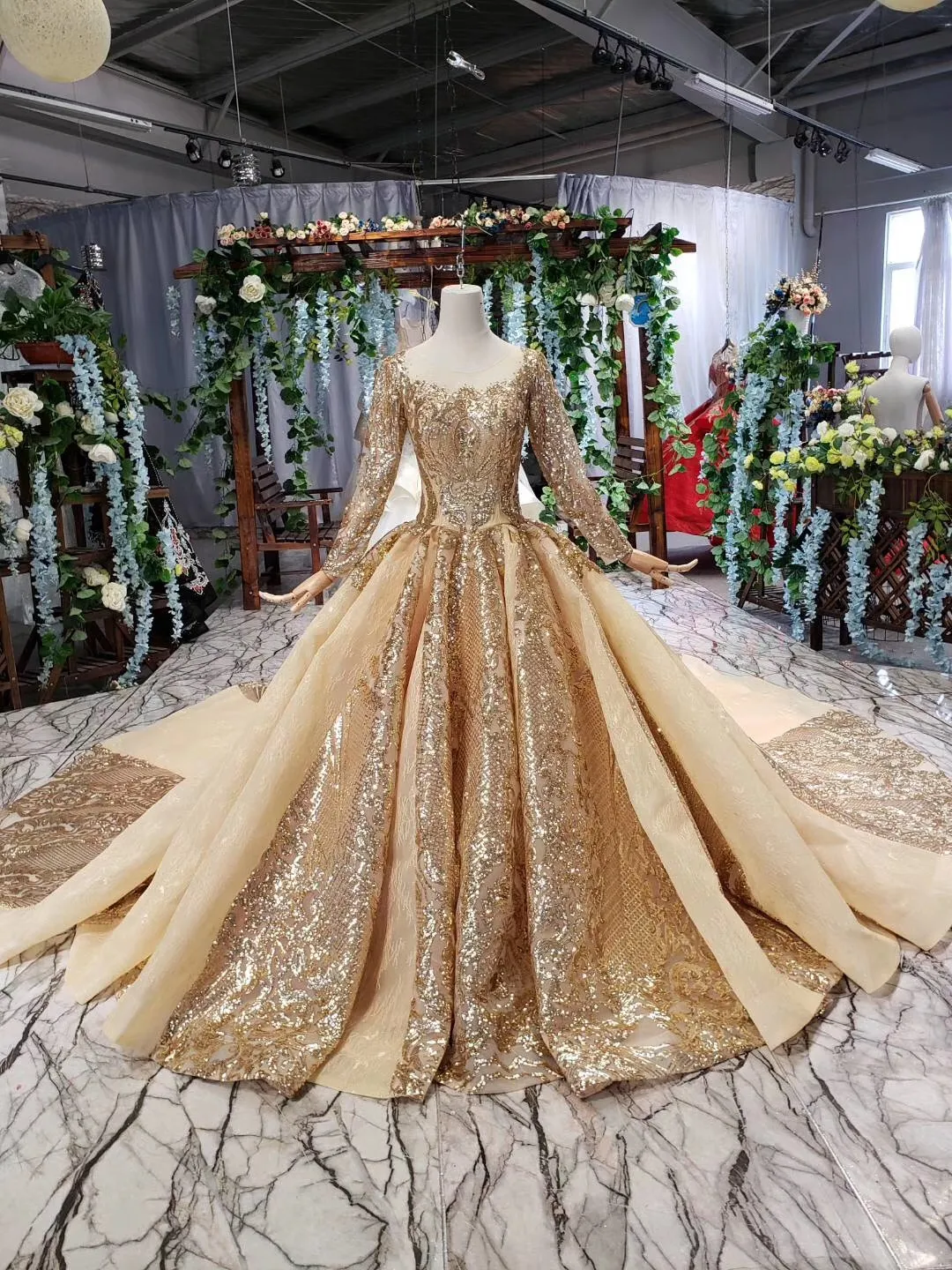 quanto custa um vestido de noiva dourado de luxo