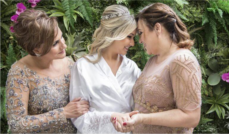 ideias de vestidos de noiva dourados para casamento noturno