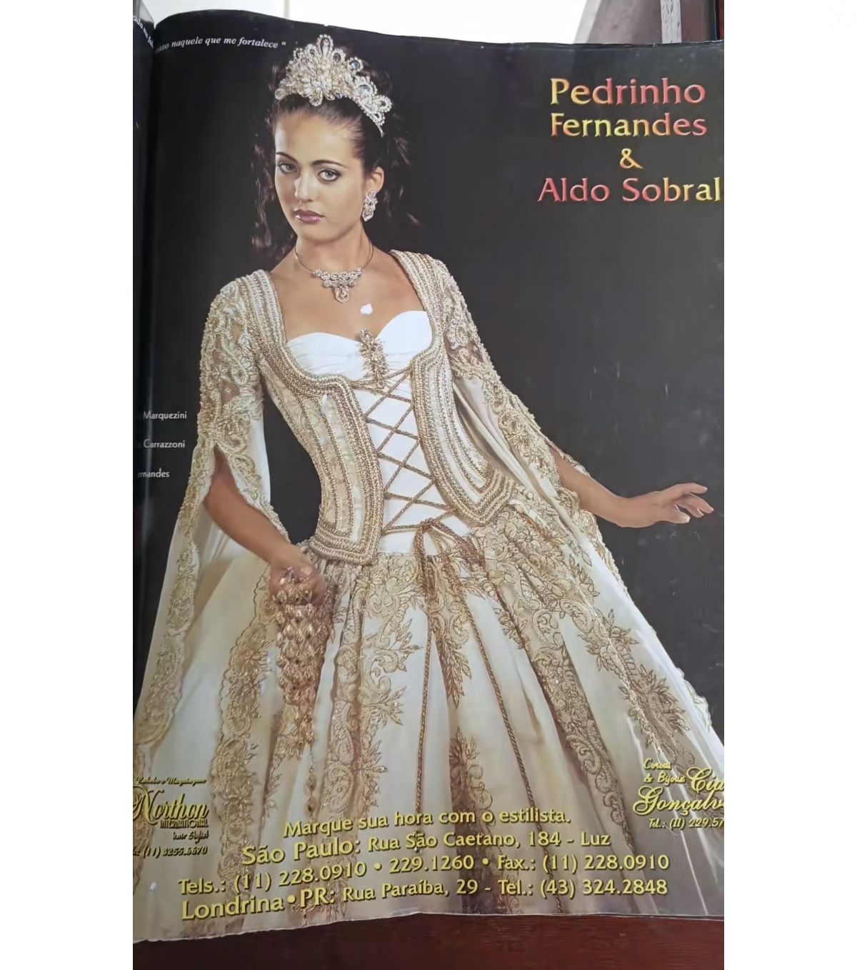 ideias de vestidos de noiva dourados para realeza