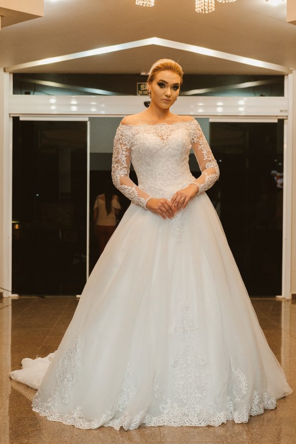 quanto custa um vestido de noiva dourado de luxo