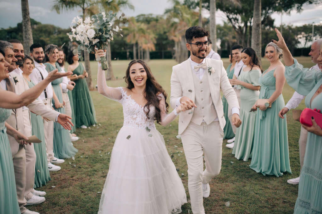 como combinar acessórios com vestido noiva dourado