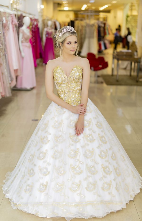 ideias vestidos de noiva dourados realeza