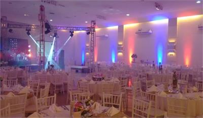 Iluminação Cênica para Casamentos e 15 Anos: Dicas Essenciais para um Evento Inesquecível