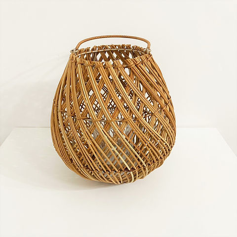 Lanternas de Chão na Área Externa: Iluminação e Charme para Seu Jardim