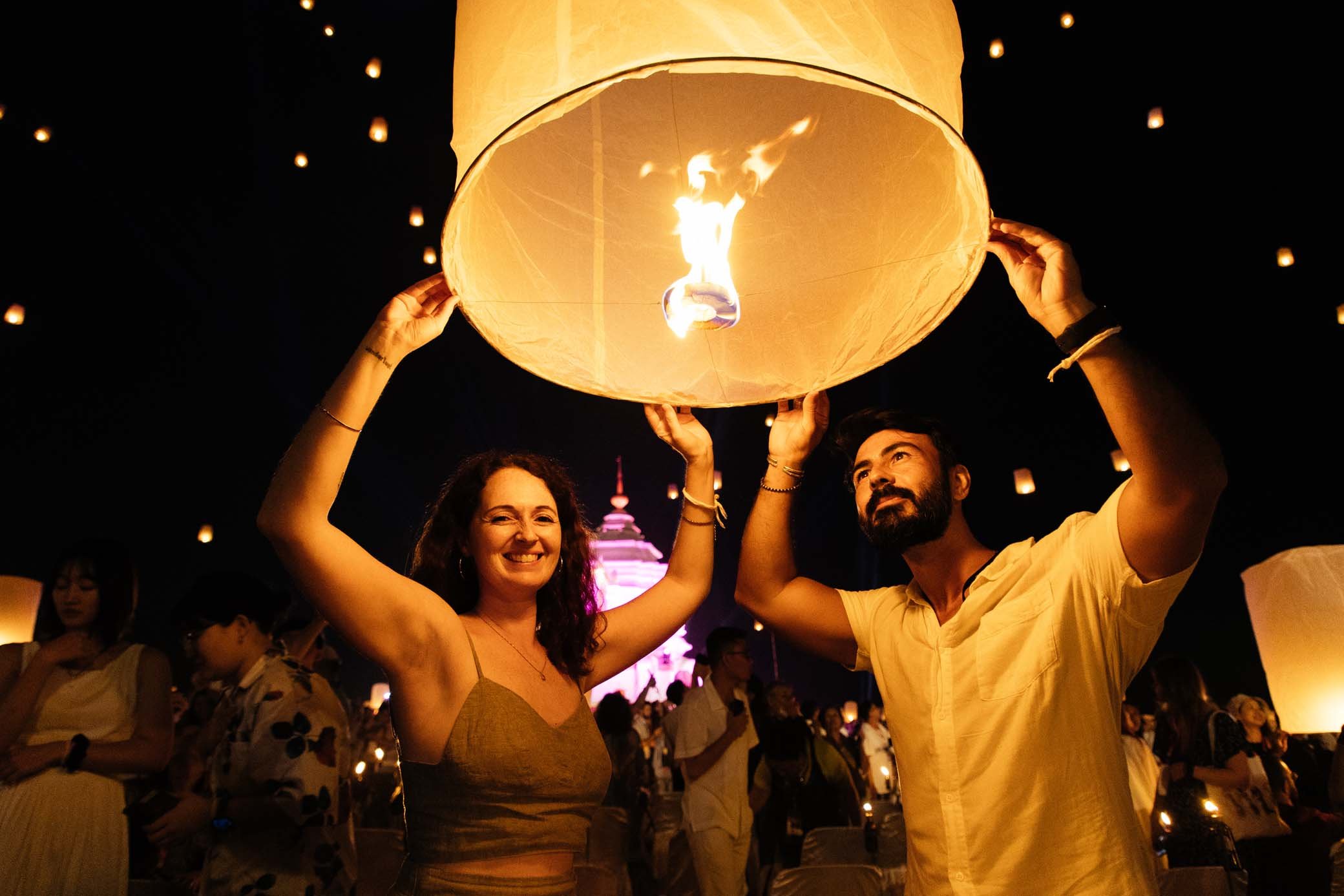 Lanternas de Chão na Área Externa: Iluminação e Charme para Seu Jardim