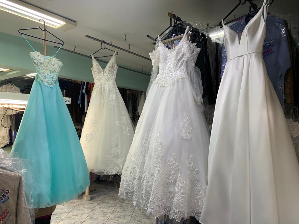 5 ideias de títulos:
1. Como escolher a lavanderia ideal para o seu vestido de noiva.
2. Guia completo: Lavagem e conservação do seu vestido de noiva.
3. Dicas de especialistas: Cuidados essenciais com vestidos de festa e noiva.
4. Lavanderias renomadas no Brasil: Onde limpar seu vestido de noiva.
5. O que fazer com o vestido de noiva após o casamento: Dicas de limpeza e armazenamento.