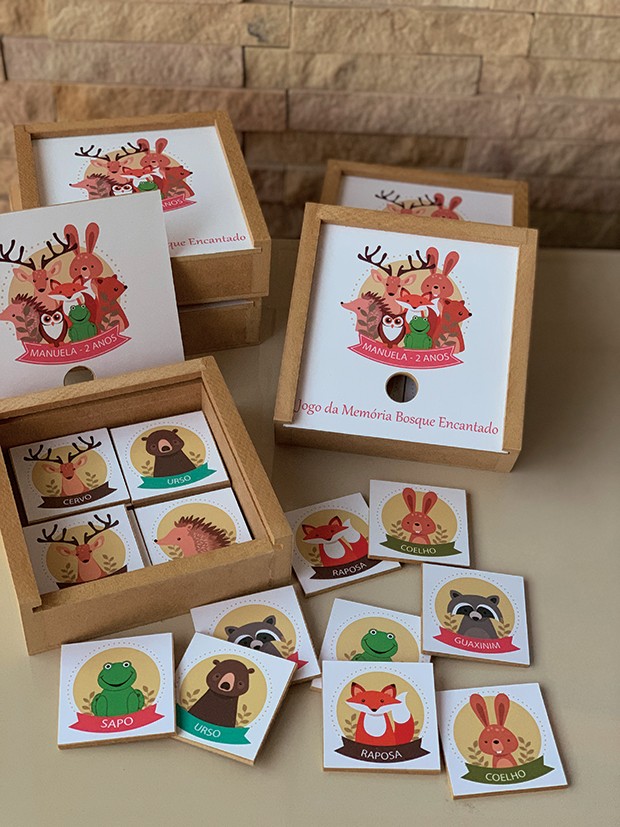 5 ideias de títulos:
1. 10 Lembrancinhas de Aniversário com Garrafa PET: Criatividade e Sustentabilidade
2. Transforme Rolos de Papel em Lembrancinhas Encantadoras para Festas Infantis
3. Potes de Vidro e Latas: Ideias Criativas para Lembrancinhas Duradouras
4. Guia Completo: Como Fazer Lembrancinhas Recicladas Passo a Passo
5. Dicas de Customização para Lembrancinhas Ecológicas Perfeitas