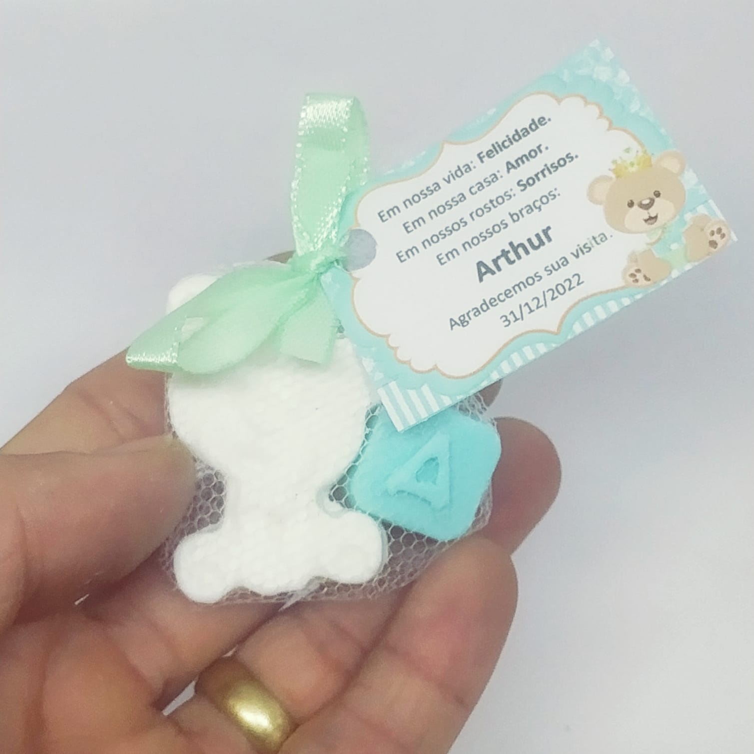 Guia Completo: Como Escolher o Tema Perfeito para a Lembrancinha de Maternidade do Seu Menino