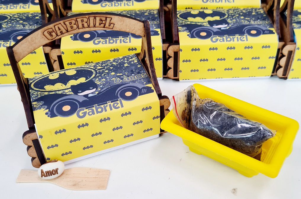 Como fazer lembrancinhas do Batman gastando pouco