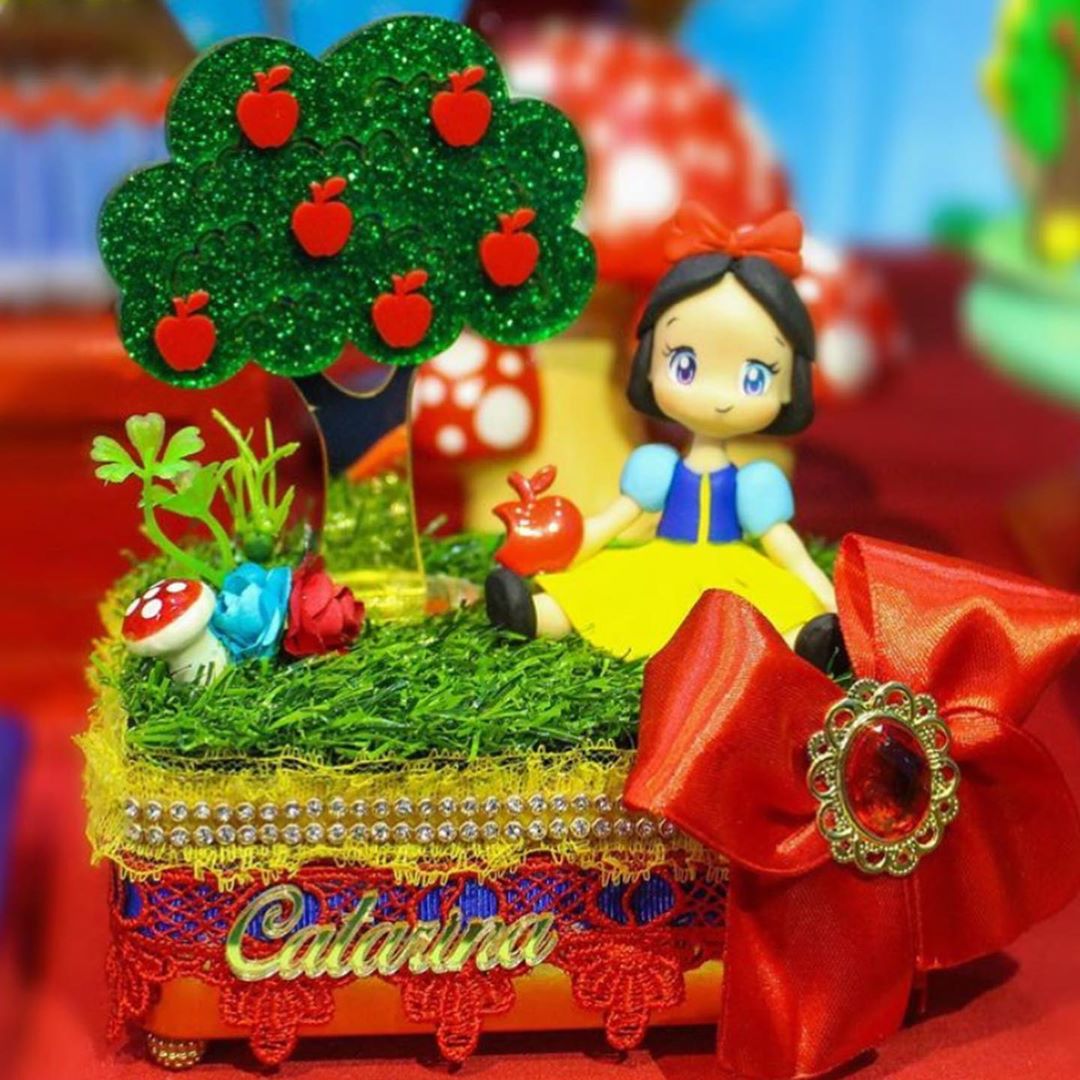 lembrancinha branca de neve luxo para 1 ano
