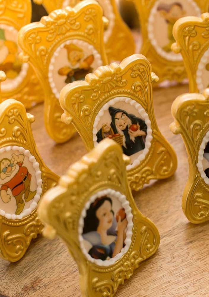 lembrancinha branca de neve luxo com pedrarias