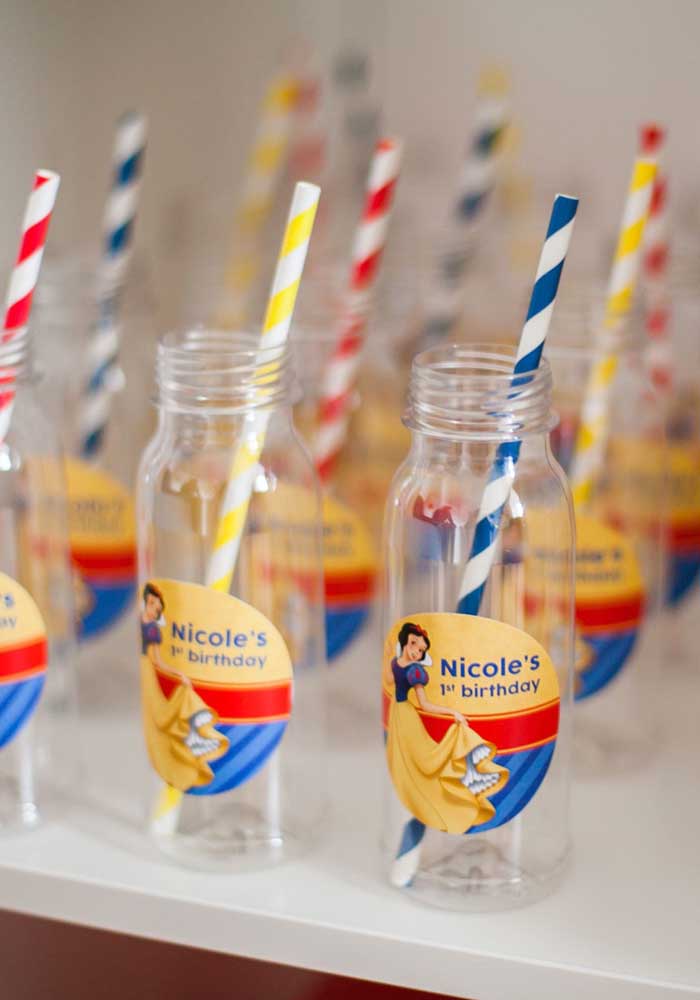 lembrancinha branca de neve luxo com acrílico espelhado