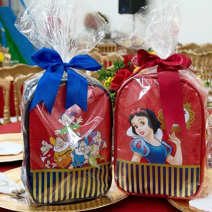 lembrancinha branca de neve luxo com acrílico espelhado