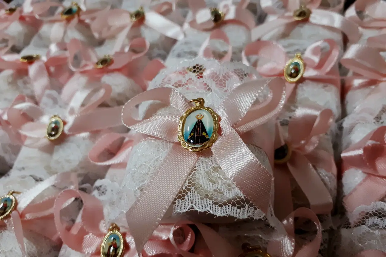 ideias criativas de lembrancinhas católicas para batizado