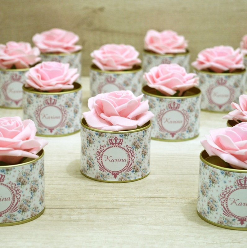 Sachês perfumados e mini sabonetes: lembrancinhas úteis para maternidade