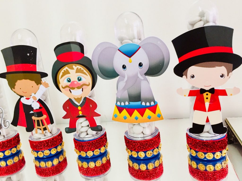 5 ideias de títulos: 1. Circo do Mickey: As Lembrancinhas Mais Criativas para sua Festa. 2. Guia Completo: Escolhendo as Lembrancinhas Perfeitas do Circo do Mickey. 3. DIY Circo do Mickey: Lembrancinhas Feitas em Casa. 4. Luxo e Diversão: Opções de Lembrancinhas Premium do Circo do Mickey. 5. Lembrancinhas Comestíveis do Circo do Mickey: Delícias para Encantar.