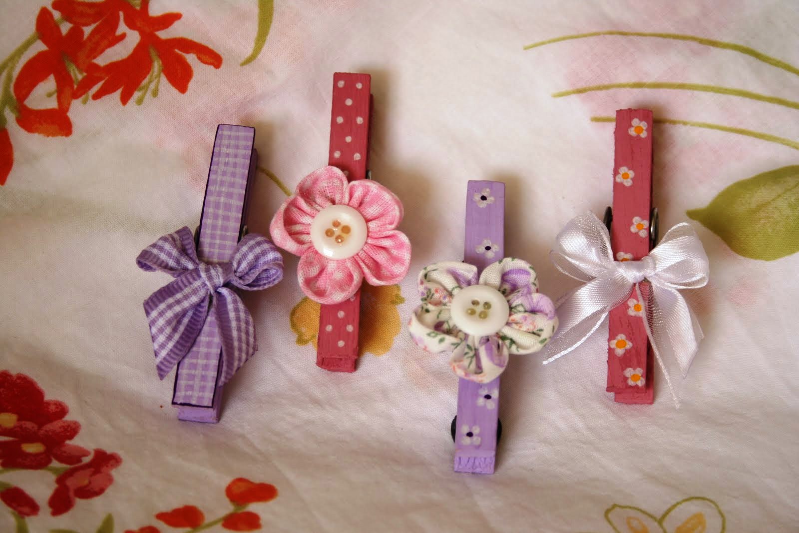 pregador de madeira vs plástico para lembrancinhas