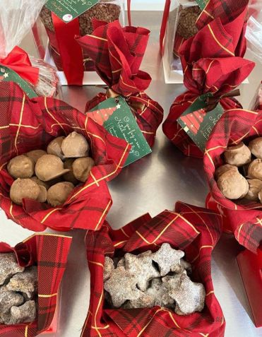 5 Ideias Criativas de Lembrancinhas Comestíveis para Casamentos
Como Escolher Lembrancinhas Doces para Festas Infantis
Lembrancinhas Comestíveis: Opções Elegantes para Eventos Corporativos
DIY: Crie suas Próprias Lembrancinhas de Doce Deliciosas
Tendências em Lembrancinhas Comestíveis para 2024