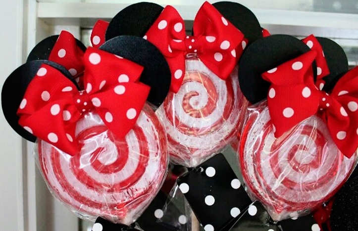 lembrancinha minnie vermelha pirulito diy