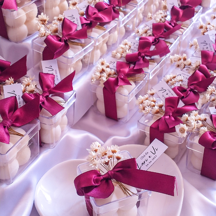 Lembrancinha 15 anos biscuit personalizada com cor do vestido
